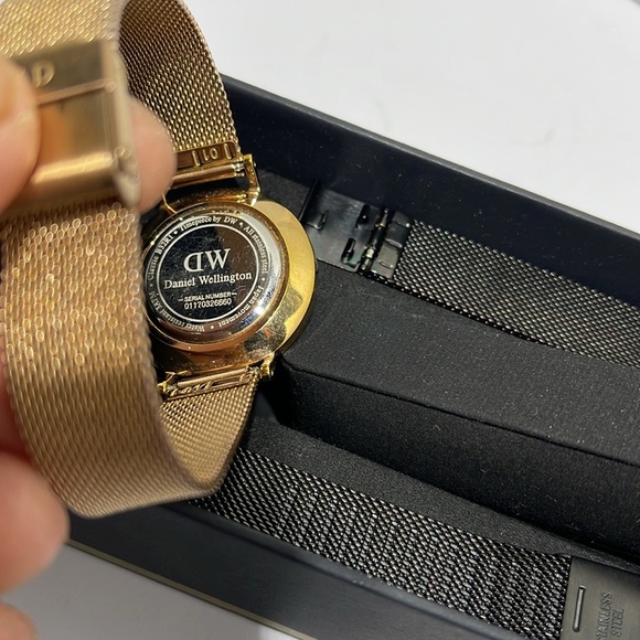 Daniel Wellington Women Watch with extra link.